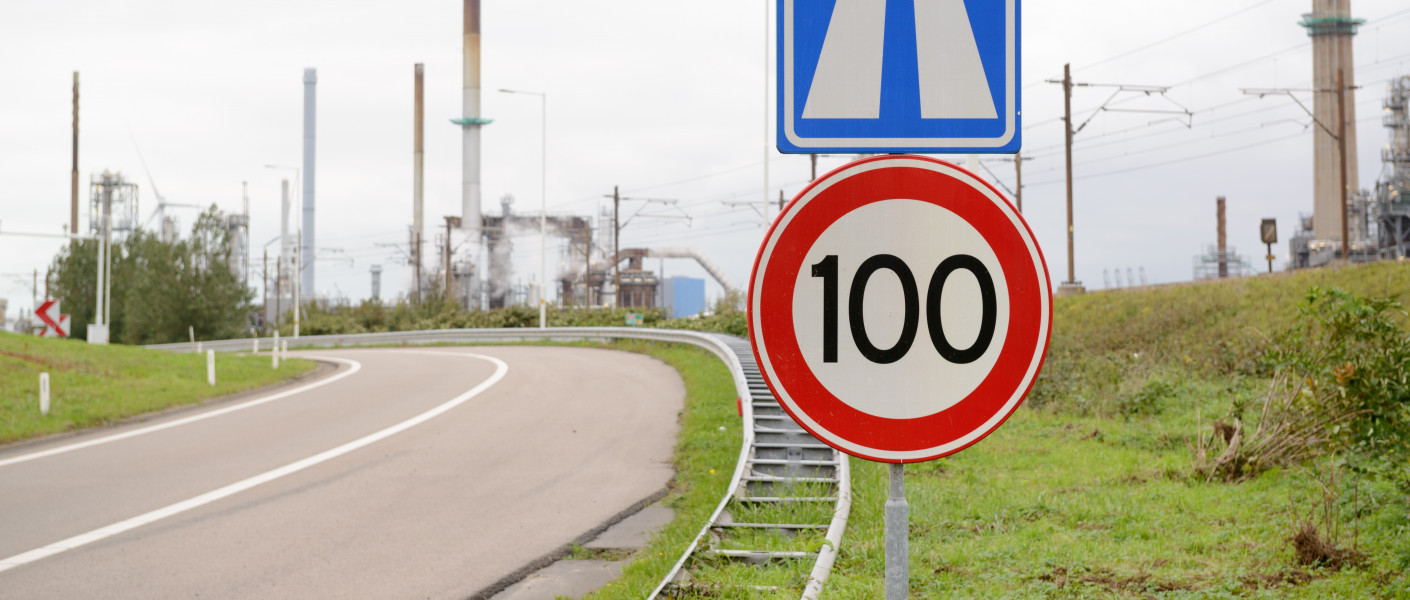 Maximaal 100 km/u op de snelweg 5 voordelen Veilig Verkeer Nederland Maximaal 100 km/u op de snelweg 5 voordelen Veilig Verkeer Nederland
